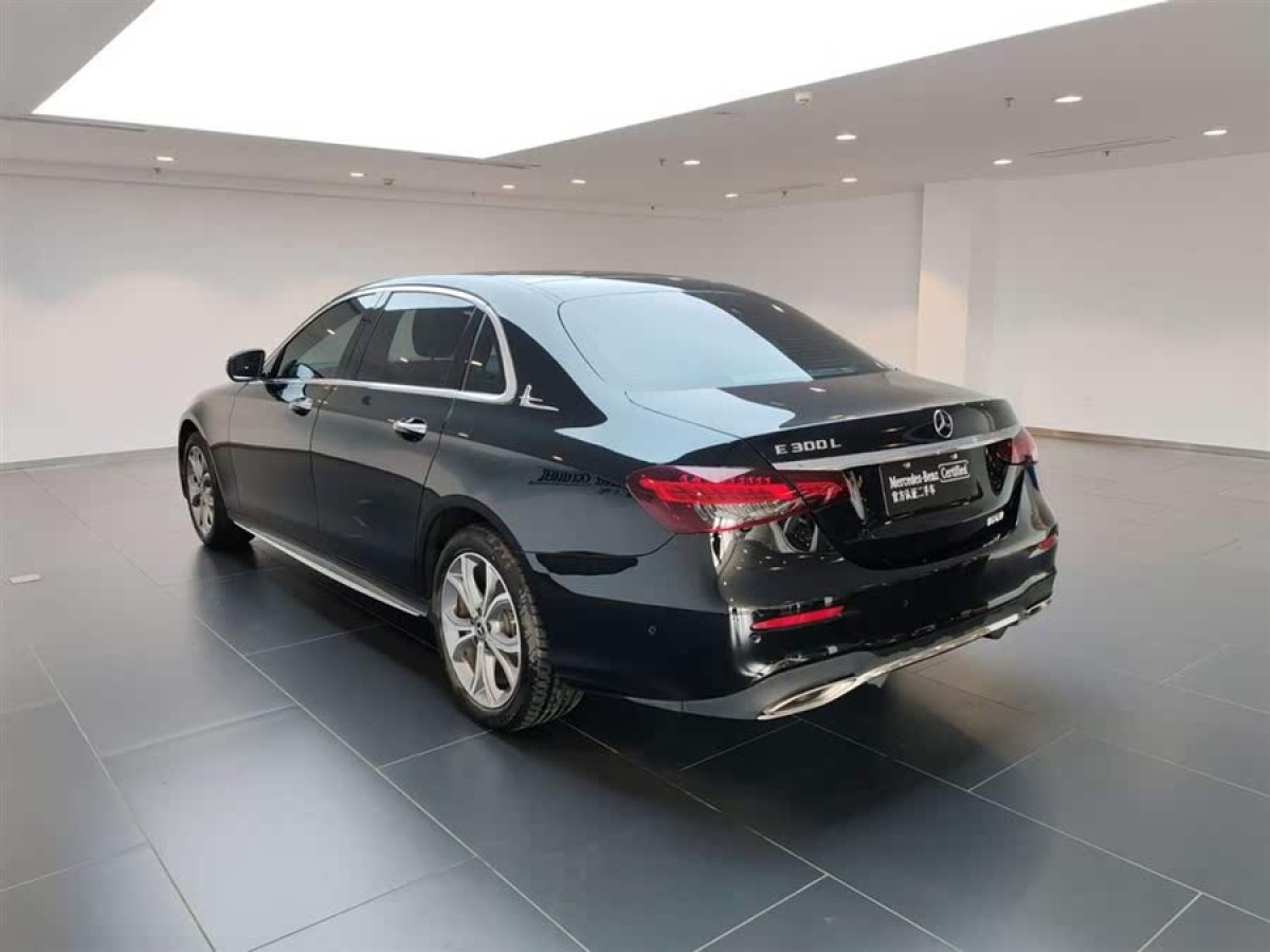 奔馳 奔馳E級  2021款 改款 E 300 L 運(yùn)動時尚型圖片