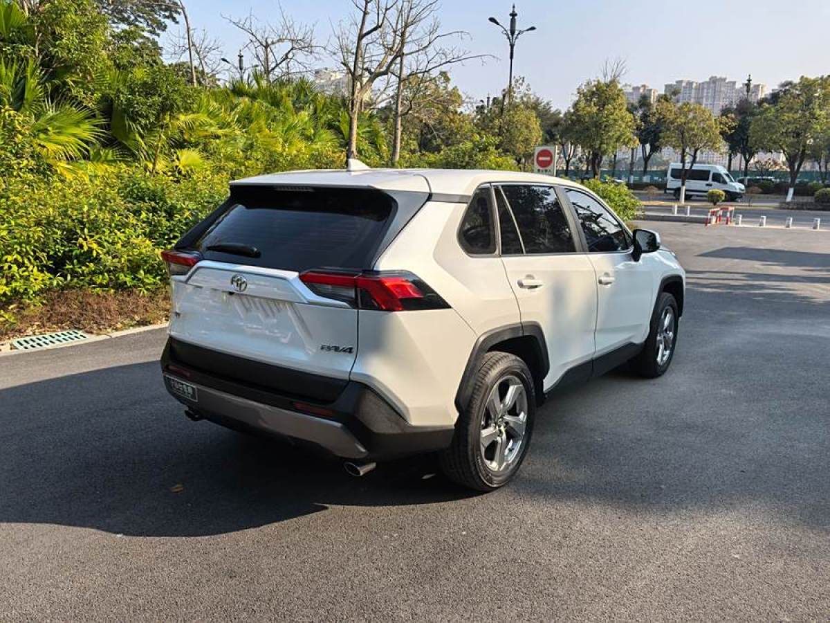 豐田 RAV4榮放  2022款 2.0L CVT兩驅(qū)風(fēng)尚版圖片