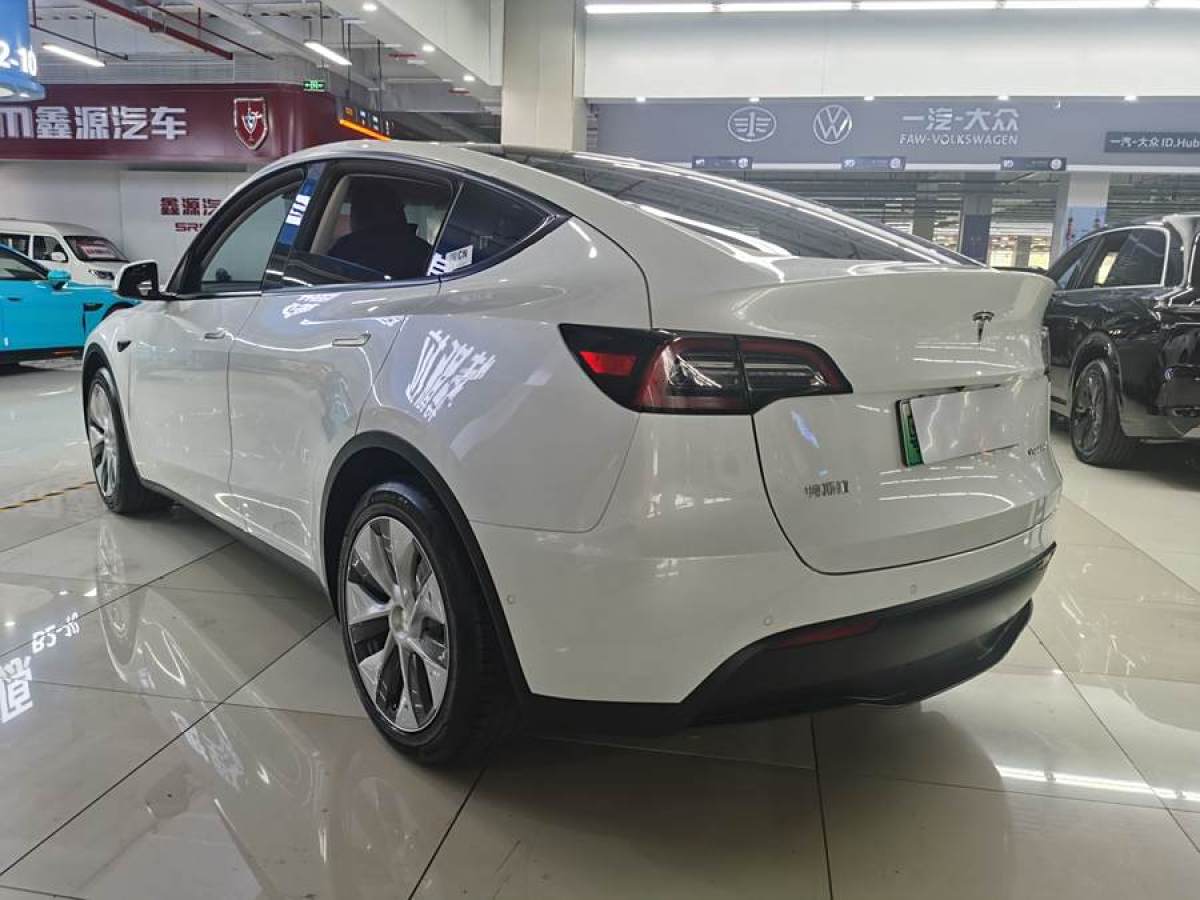 特斯拉 Model 3  2021款 改款 標(biāo)準(zhǔn)續(xù)航后驅(qū)升級版圖片