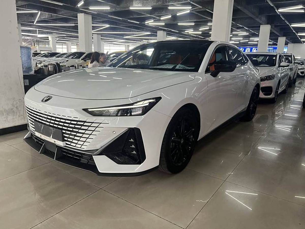 長(zhǎng)安 長(zhǎng)安UNI-V  2023款 1.5T 尊貴型圖片