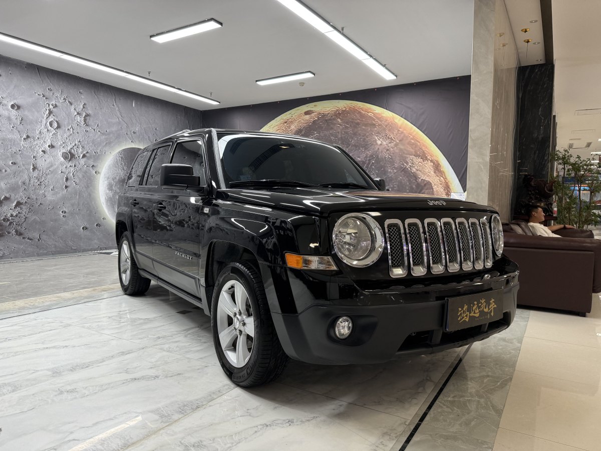 Jeep 自由客  2014款 2.4L 豪華導(dǎo)航版圖片