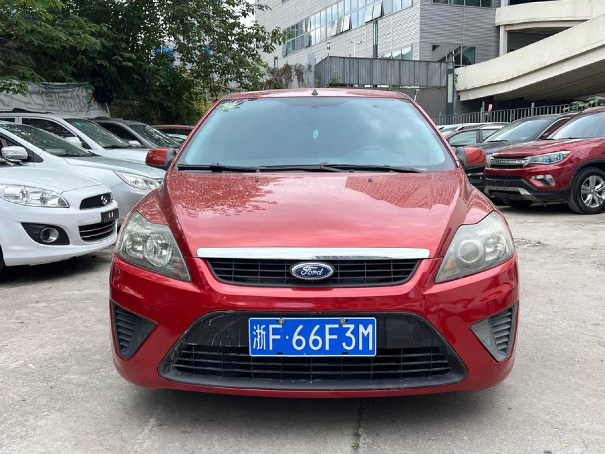 福特 ?？怂? 2012款 兩廂經(jīng)典 1.8L 手動(dòng)基本型圖片