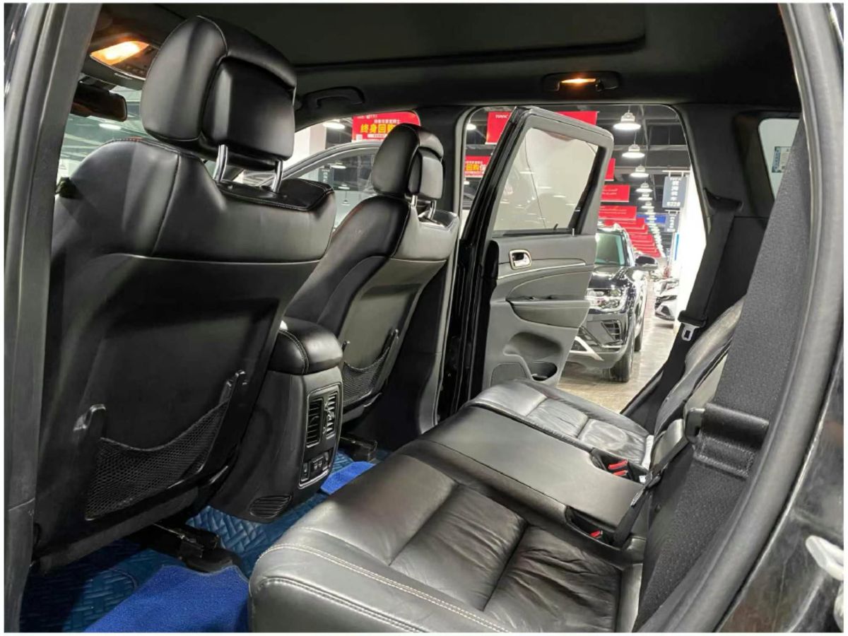 Jeep 大切諾基  2016款 3.0L 專業(yè)版圖片