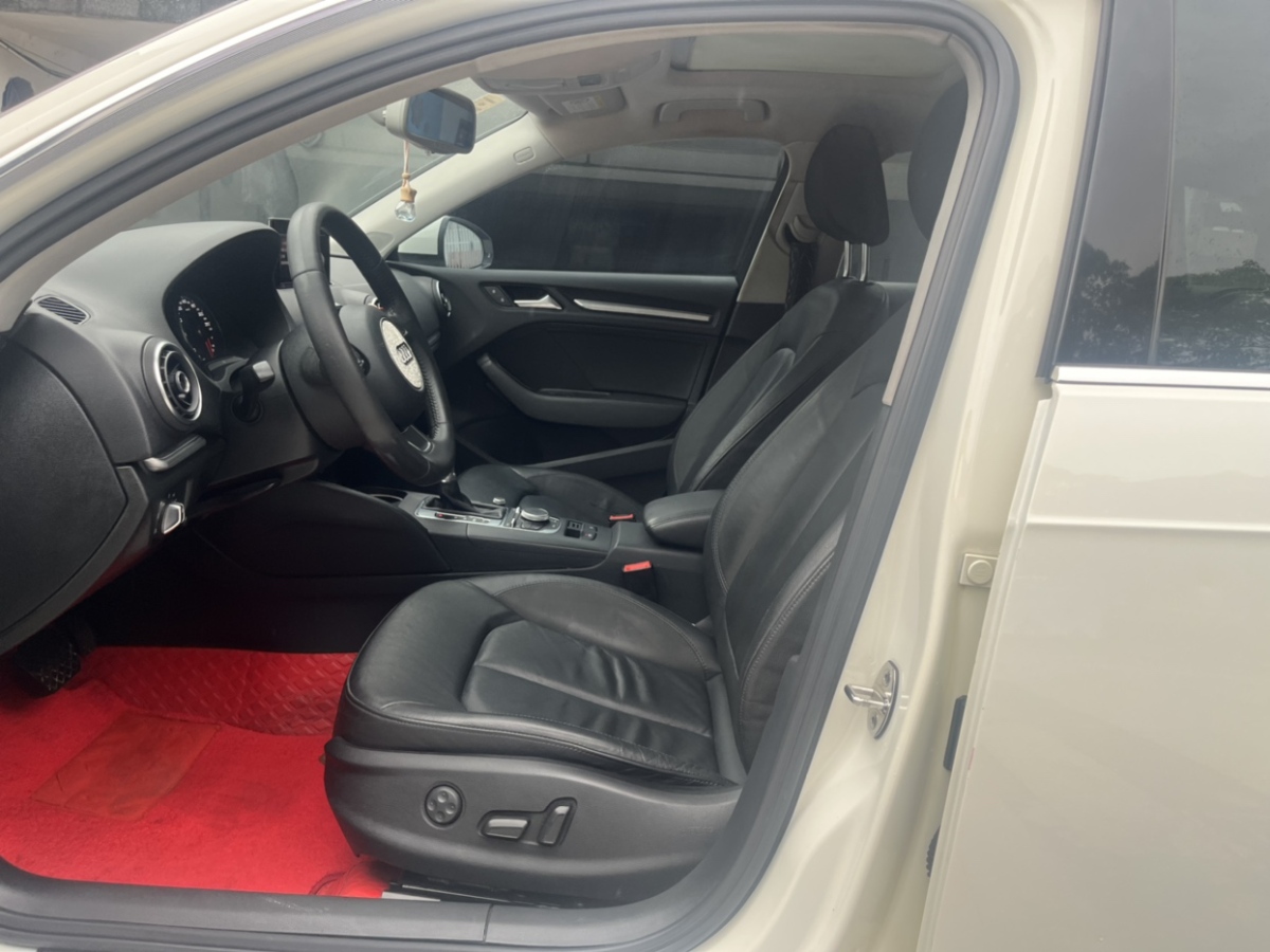 2015年12月奥迪 奥迪A3  2015款 Sportback 40 TFSI 自动舒适型