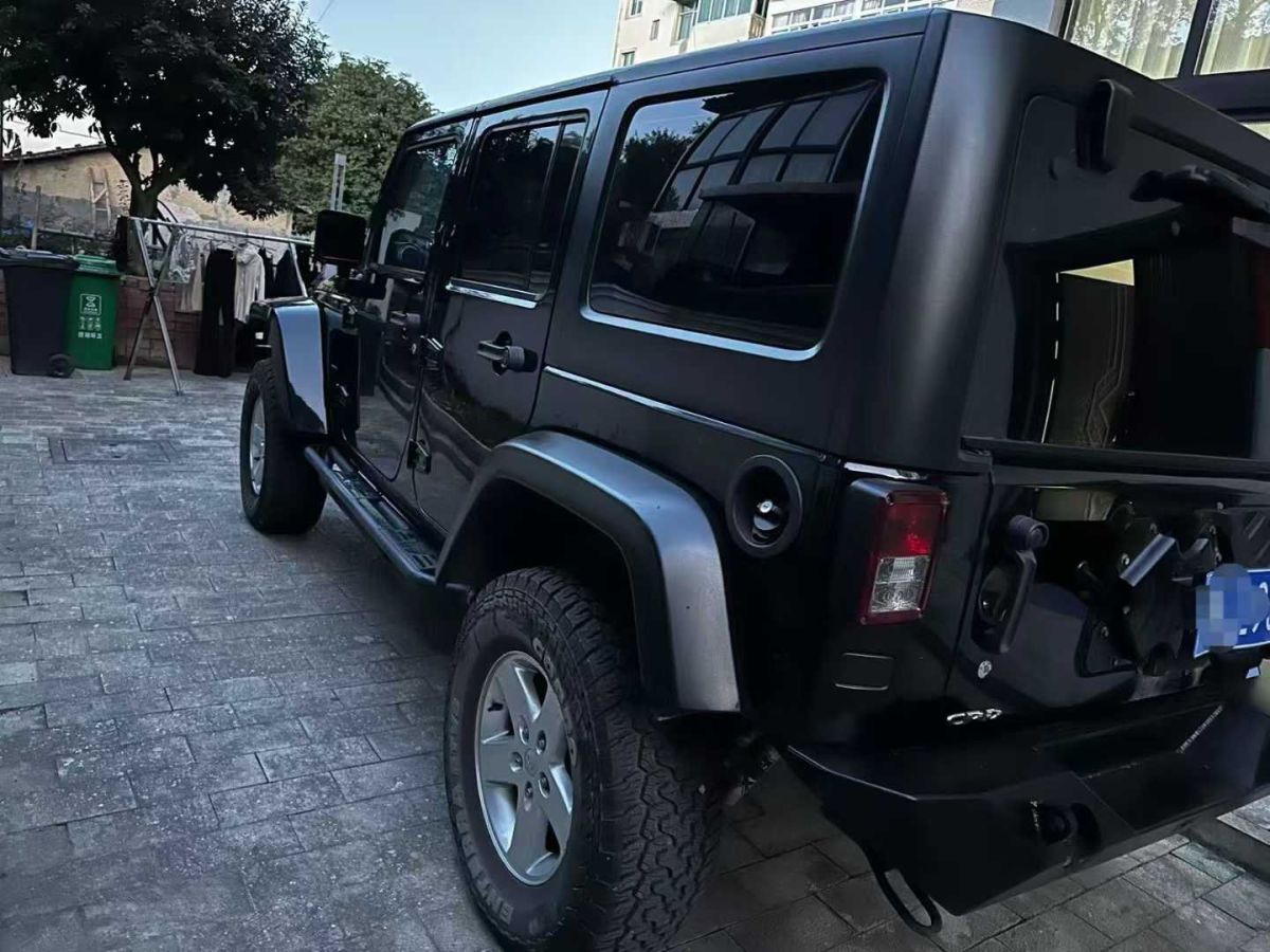 Jeep 牧馬人  2015款 2.8TD Sahara 四門版圖片