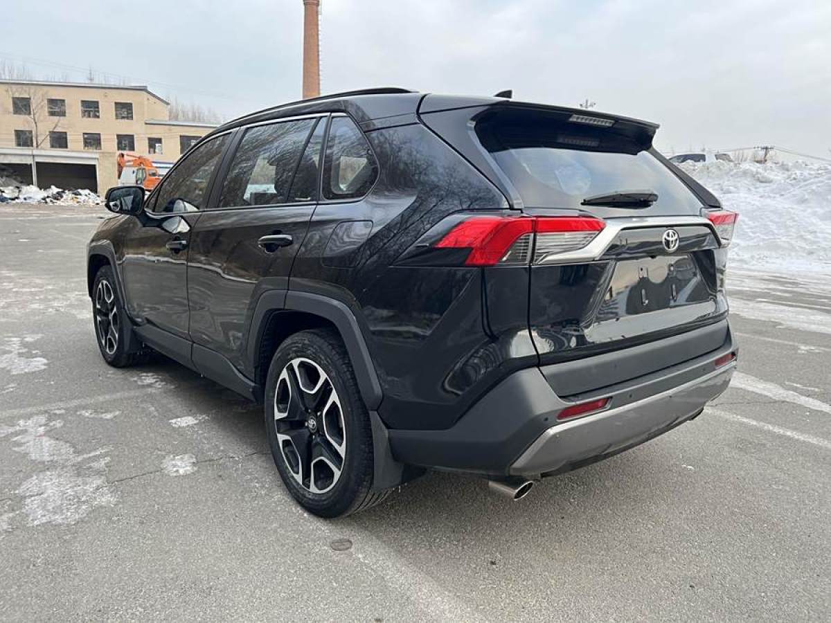 豐田 RAV4榮放  2020款 2.0L CVT四驅(qū)尊貴版圖片