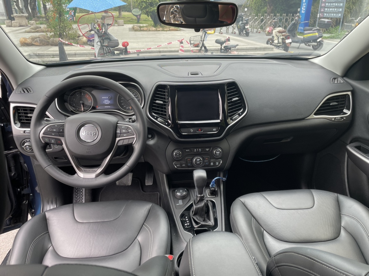 Jeep 自由光  2019款 2.0T 四驱探享版图片