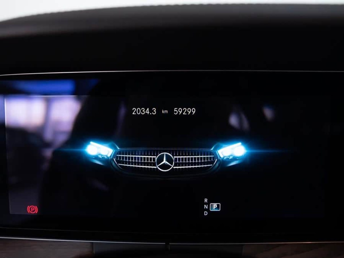 奔馳 奔馳E級  2023款 改款 E 300 L 時(shí)尚型圖片
