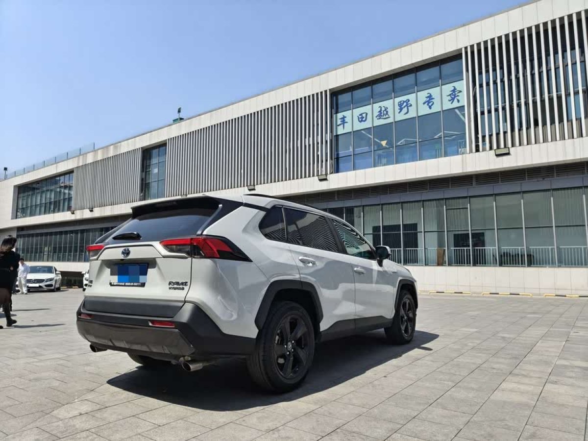 豐田 RAV4榮放  2023款 雙擎 2.5L E-CVT四驅(qū)精英Plus版圖片