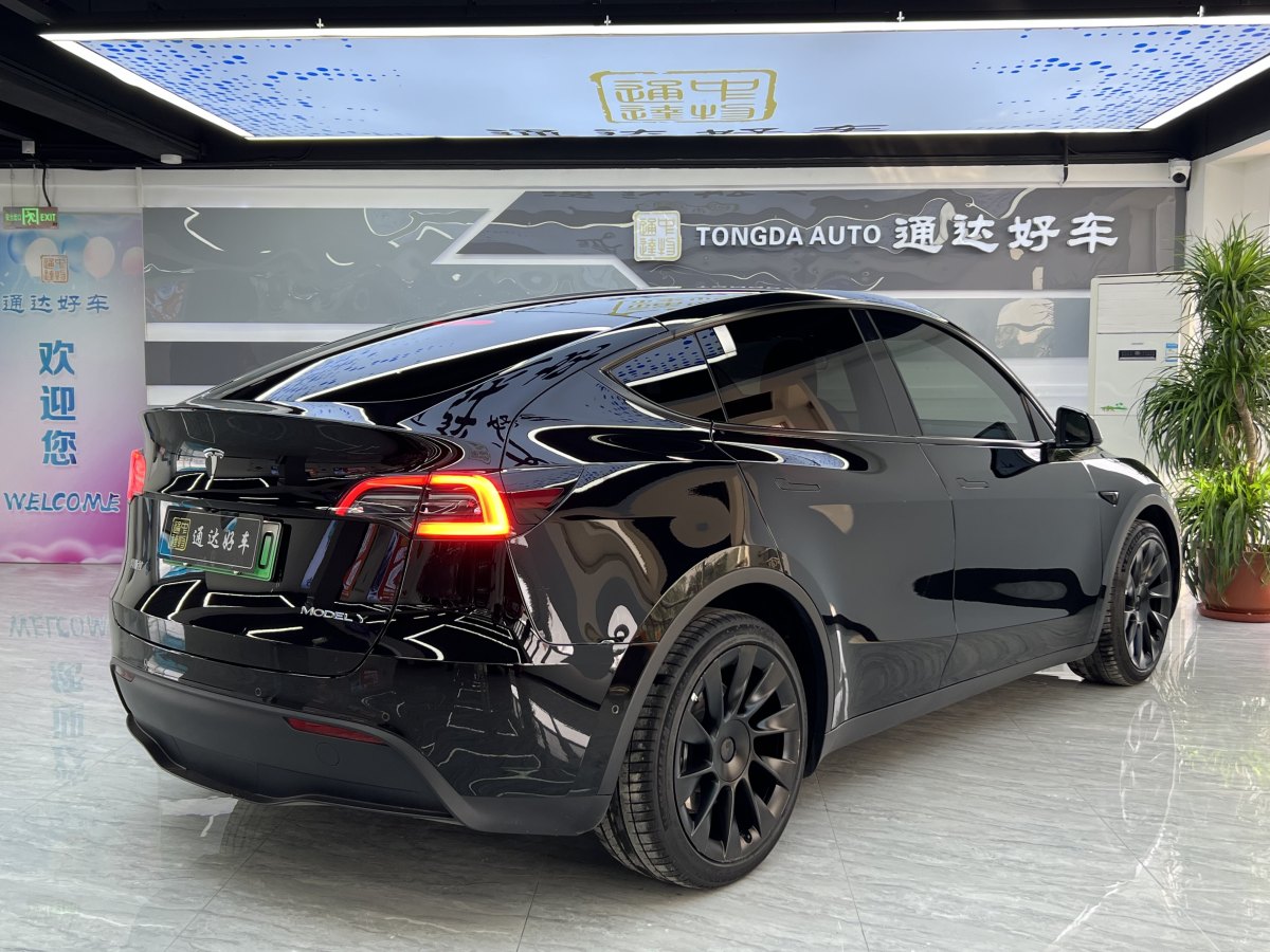 特斯拉 Model 3  2021款 改款二 Performance高性能全輪驅(qū)動(dòng)版圖片