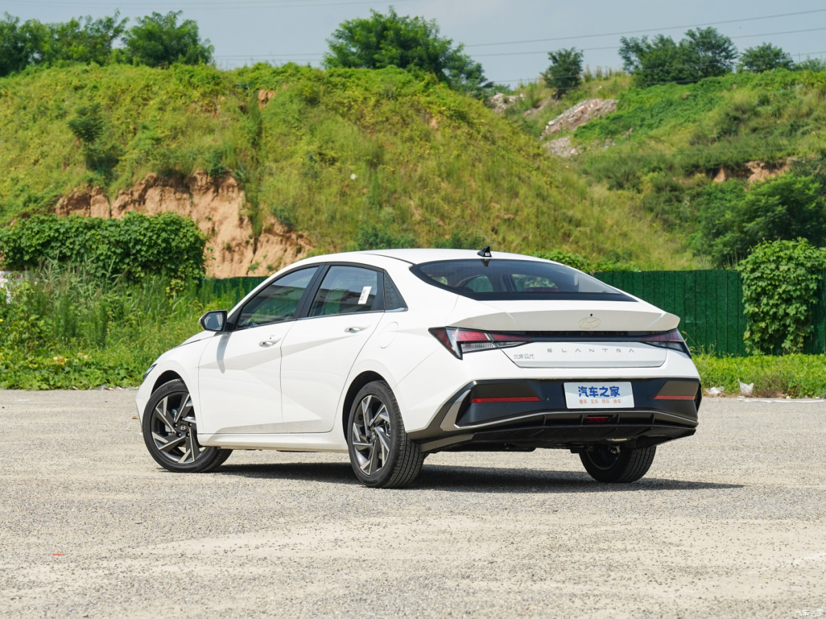 現(xiàn)代 伊蘭特  2023款 1.5L CVT GLX精英版圖片