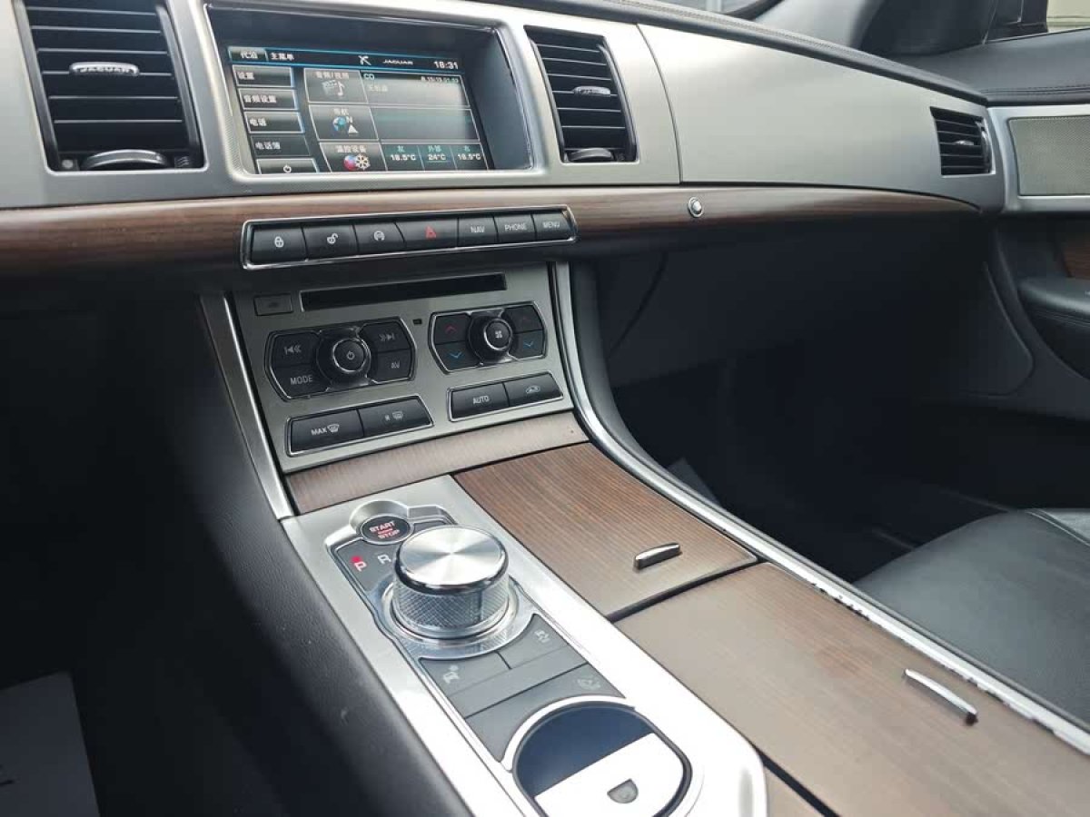 捷豹 XF  2015款 XF 2.0T Sportbrake 風(fēng)華版圖片