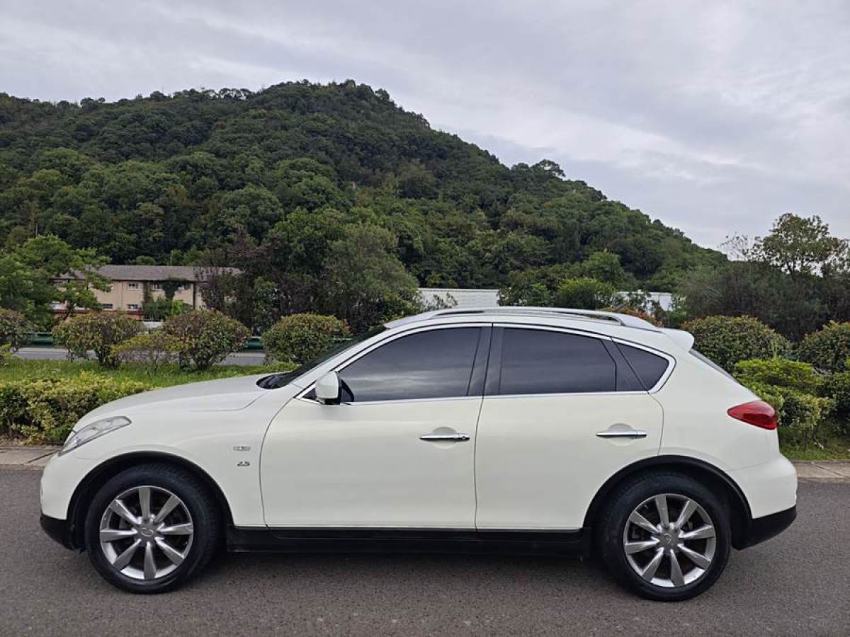 2014年3月英菲尼迪 QX50  2013款 2.5L 兩驅(qū)優(yōu)雅版