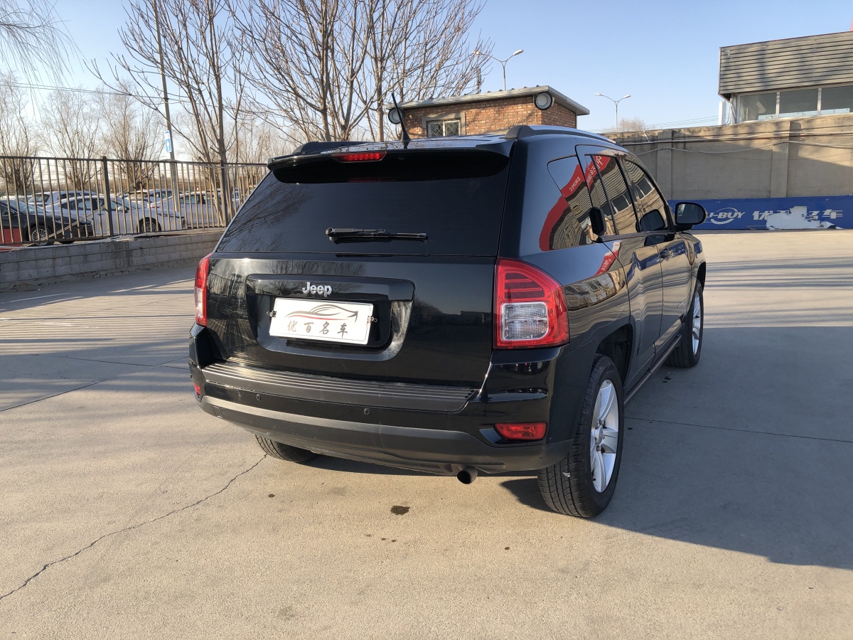 Jeep 指南者  2013款 2.0L 兩驅(qū)運動版圖片