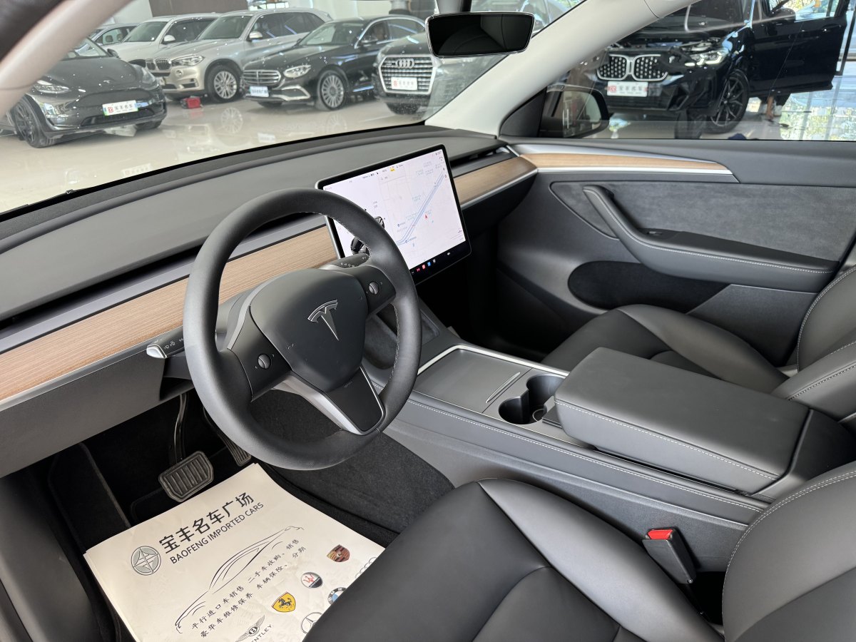 特斯拉 Model Y  2021款 改款 標(biāo)準(zhǔn)續(xù)航后驅(qū)升級版圖片