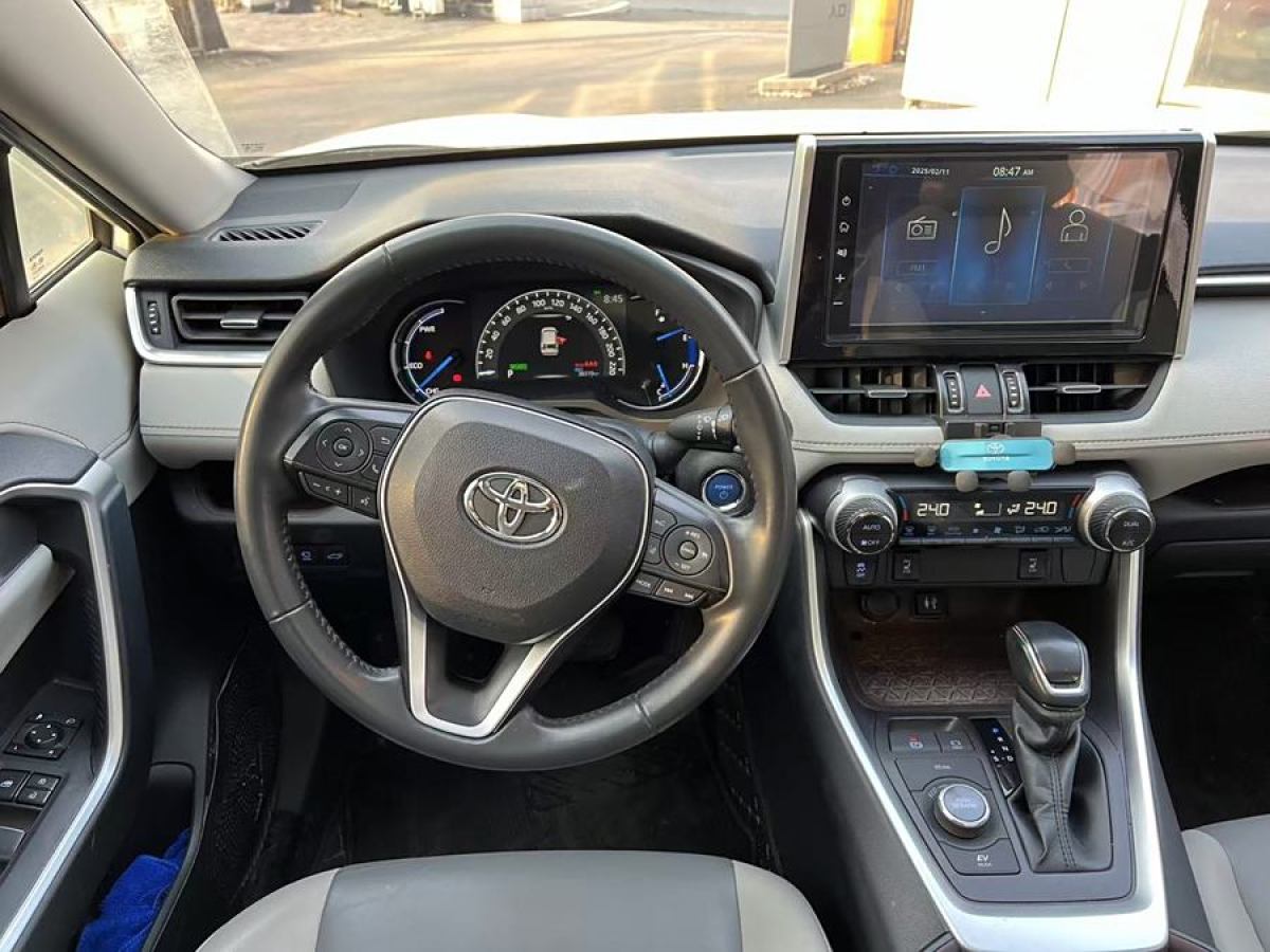 豐田 RAV4榮放  2023款 雙擎 2.5L E-CVT四驅(qū)旗艦版圖片