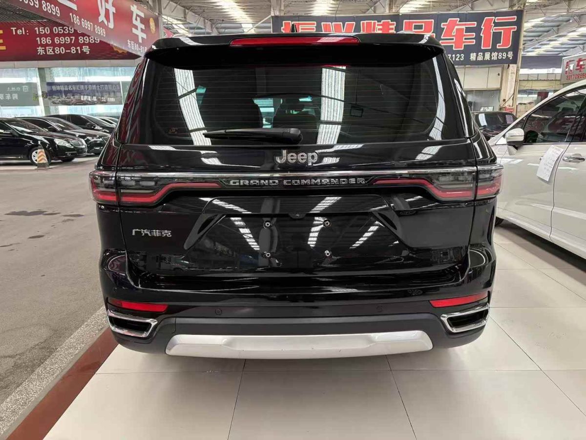 Jeep 大指揮官  2022款 2.0T 四驅(qū)豪華版圖片