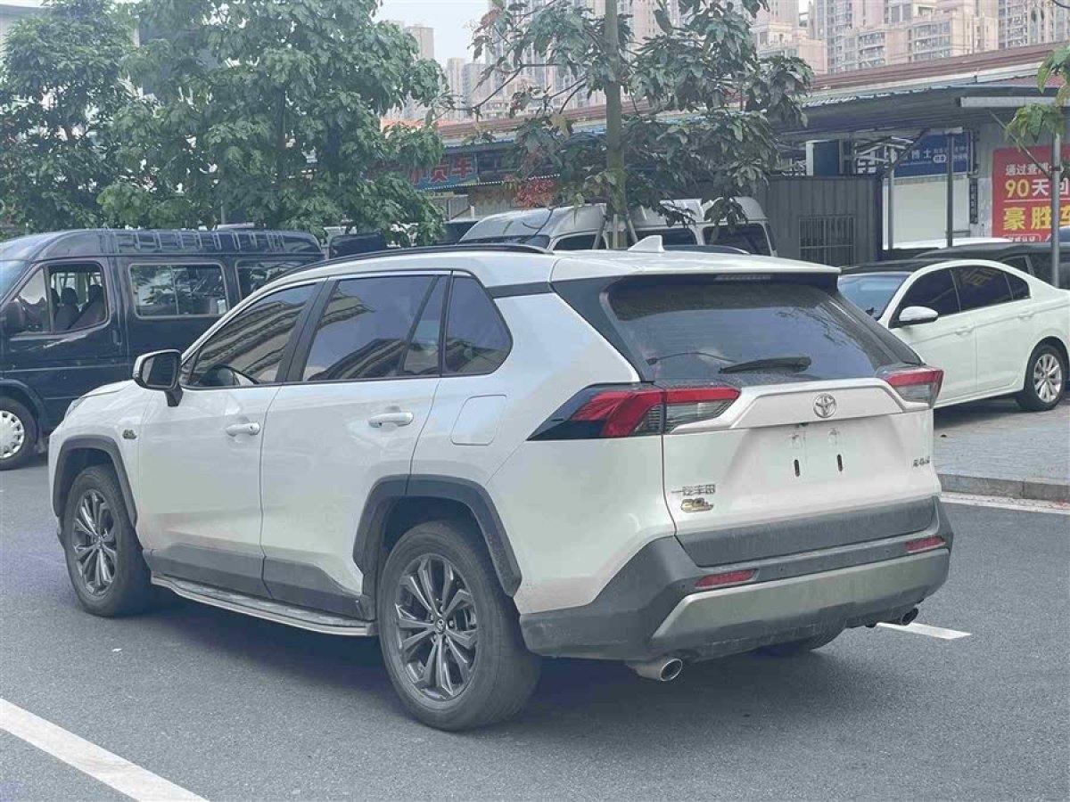 豐田 RAV4榮放  2023款 2.0L CVT兩驅(qū)20周年鉑金紀念版圖片