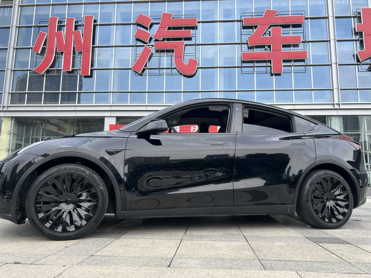 特斯拉 Model Y  2021款 改款 標(biāo)準(zhǔn)續(xù)航后驅(qū)升級版圖片