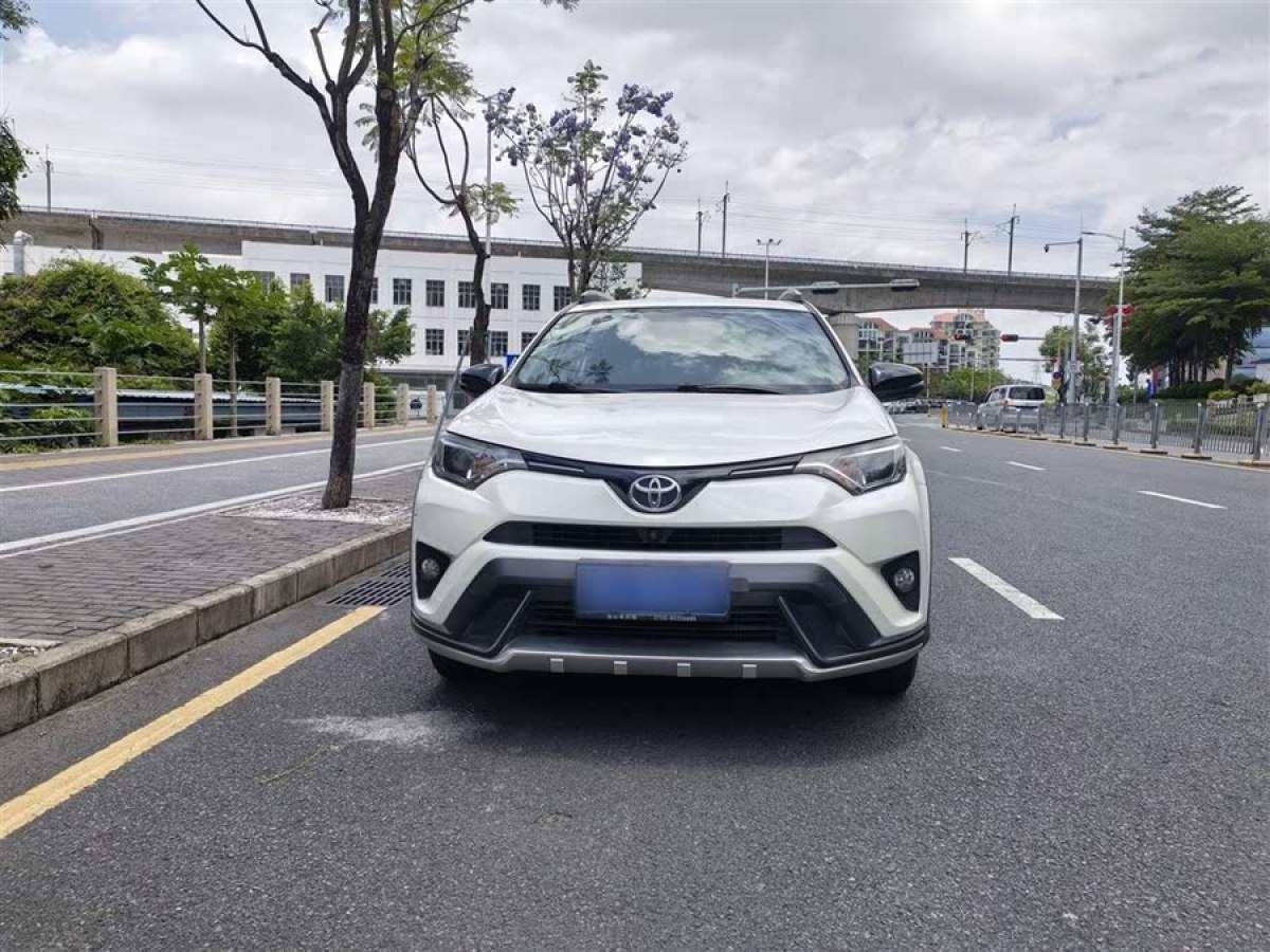 豐田 RAV4榮放  2018款 2.0L CVT兩驅(qū)風(fēng)尚X版圖片