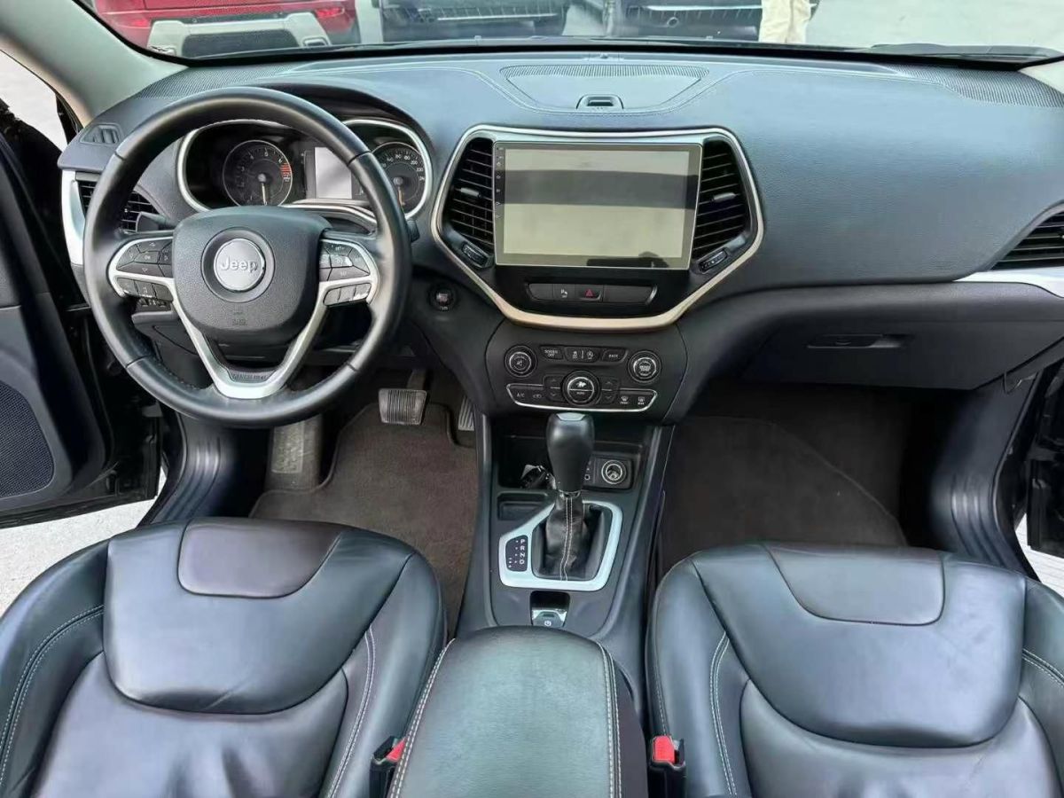 Jeep 自由光  2017款 2.0L 優(yōu)越版圖片