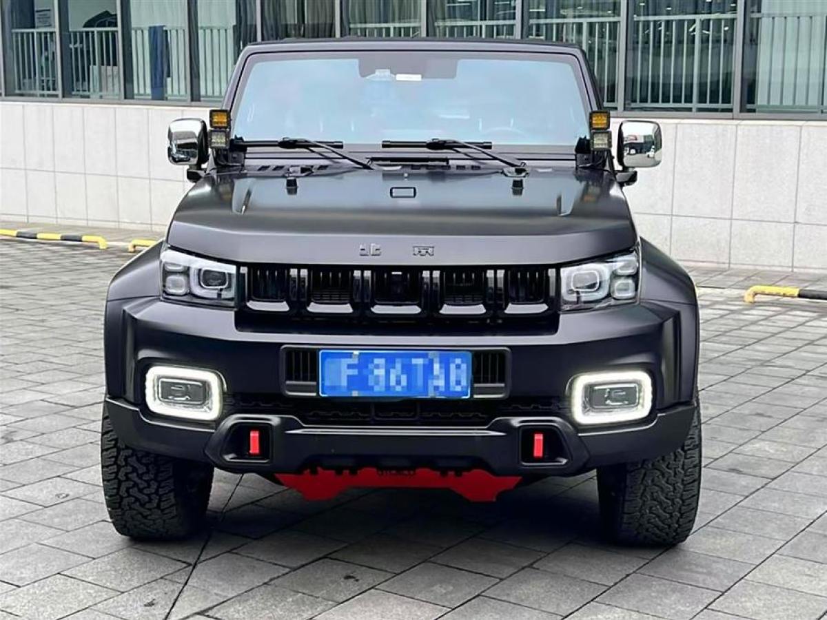 2021年6月北京 BJ40  2021款 2.0D 自動四驅(qū)刀鋒英雄版?zhèn)b客型