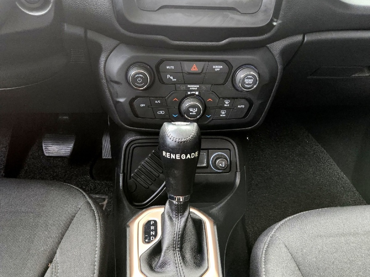 Jeep 自由俠  2019款 220T 自動領(lǐng)先版圖片