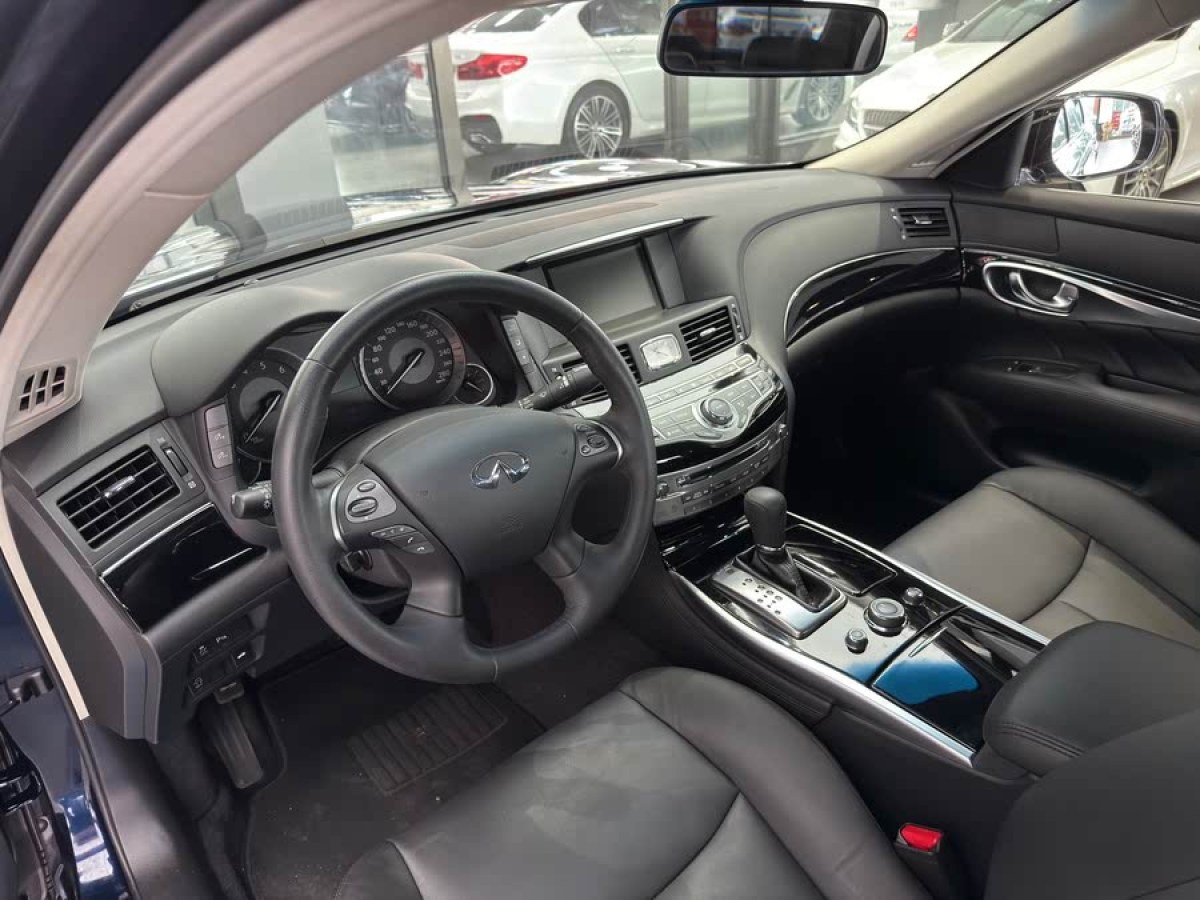 英菲尼迪 Q70  2019款 Q70L 2.0T 精英版圖片