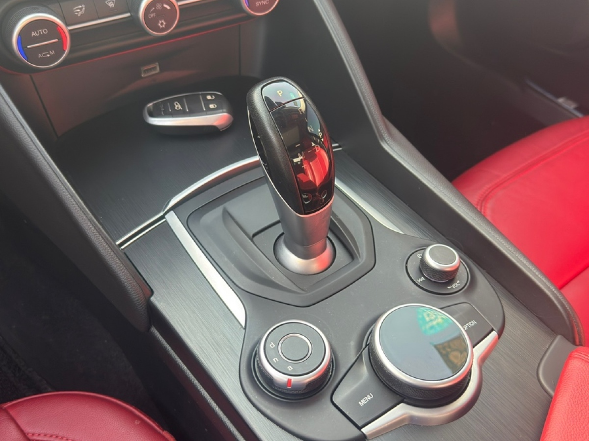 阿爾法·羅密歐 Giulia  2017款 2.0T 200HP 豪華版圖片