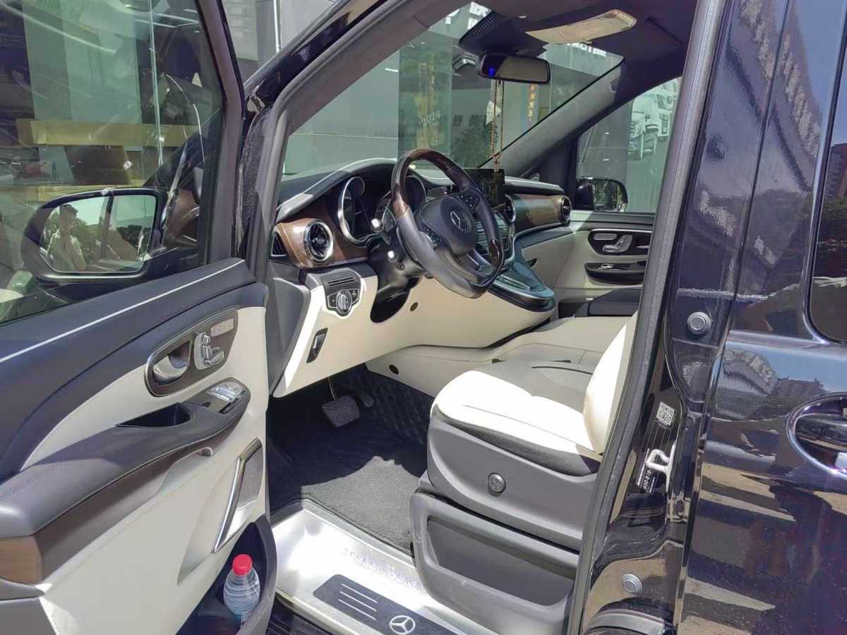 奔馳 V級(jí)  2021款 V 260 領(lǐng)航版圖片