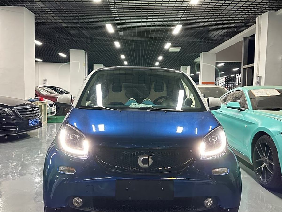 2016年4月smart fortwo  2016款 0.9T 66千瓦硬頂極致版