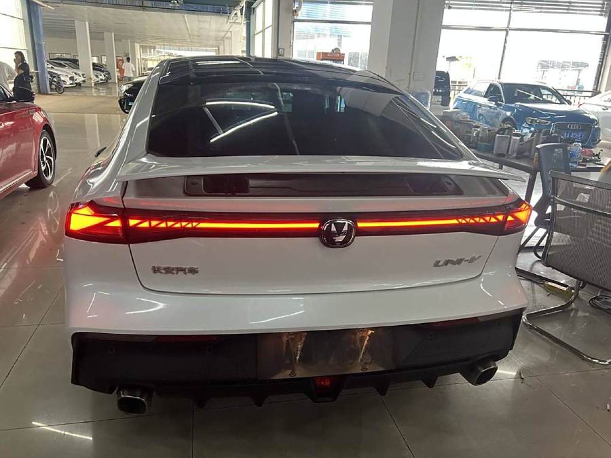 長(zhǎng)安 長(zhǎng)安UNI-V  2023款 1.5T 尊貴型圖片