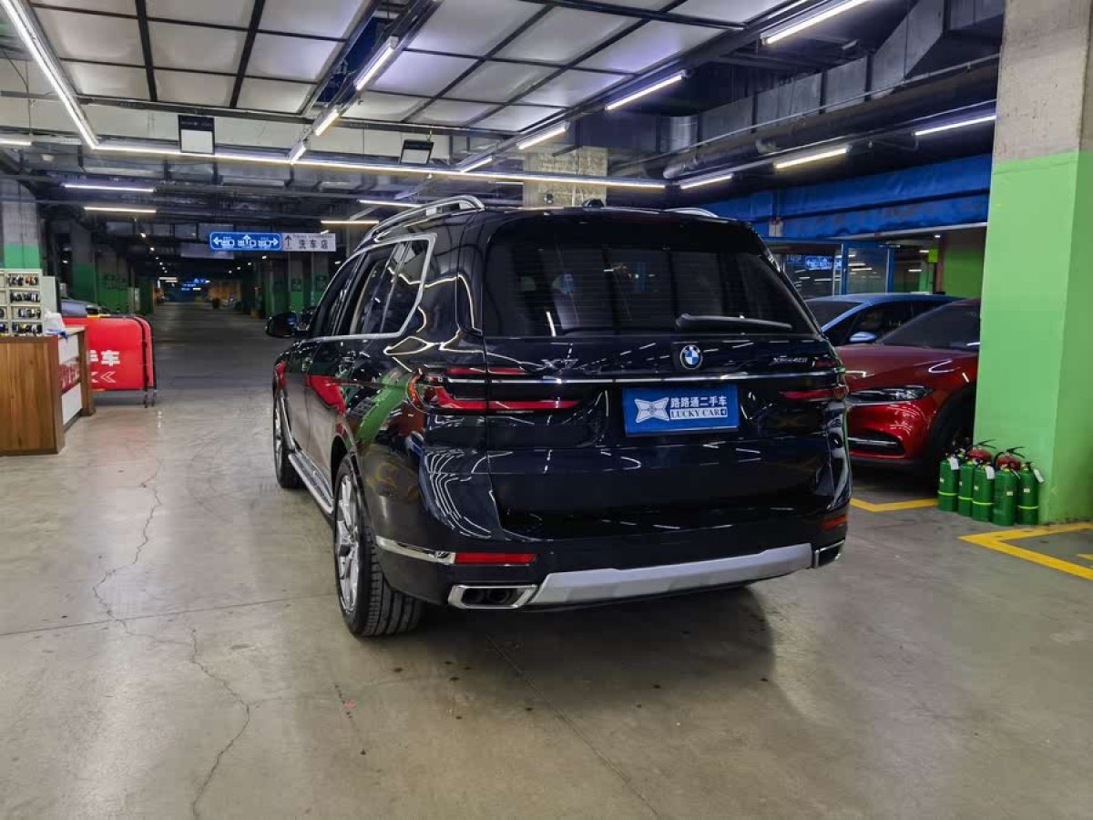 寶馬 寶馬X7  2023款 xDrive40i 領(lǐng)先型豪華套裝圖片