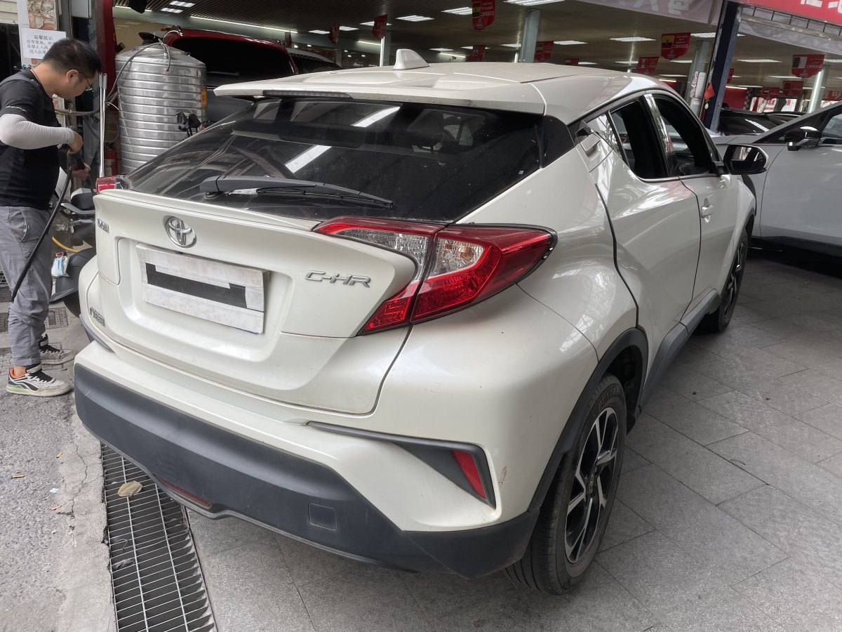 豐田 C-HR  2018款 2.0L 領(lǐng)先版 國VI圖片