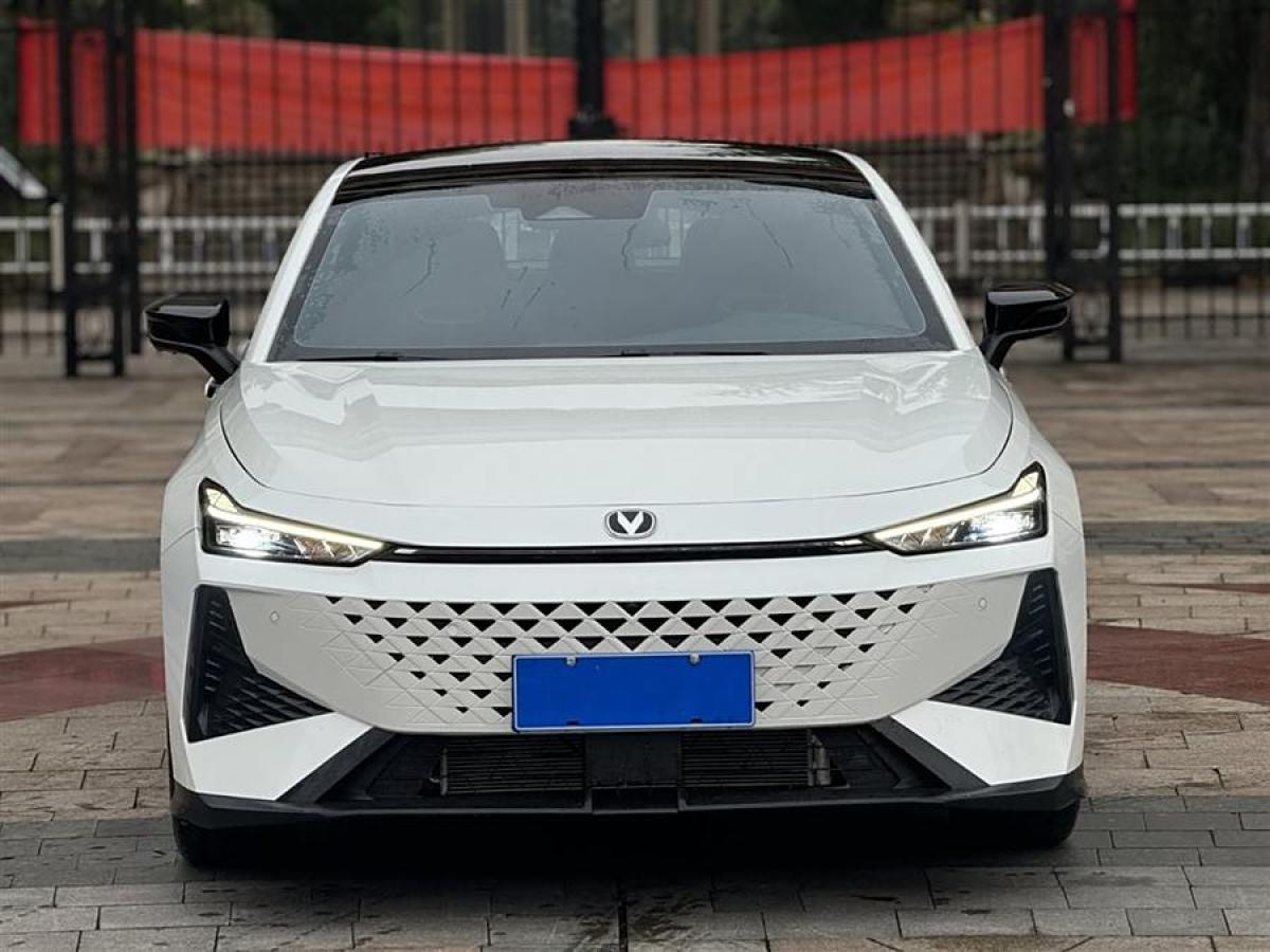 長(zhǎng)安 長(zhǎng)安UNI-V  2024款 1.5T 尊貴運(yùn)動(dòng)型圖片