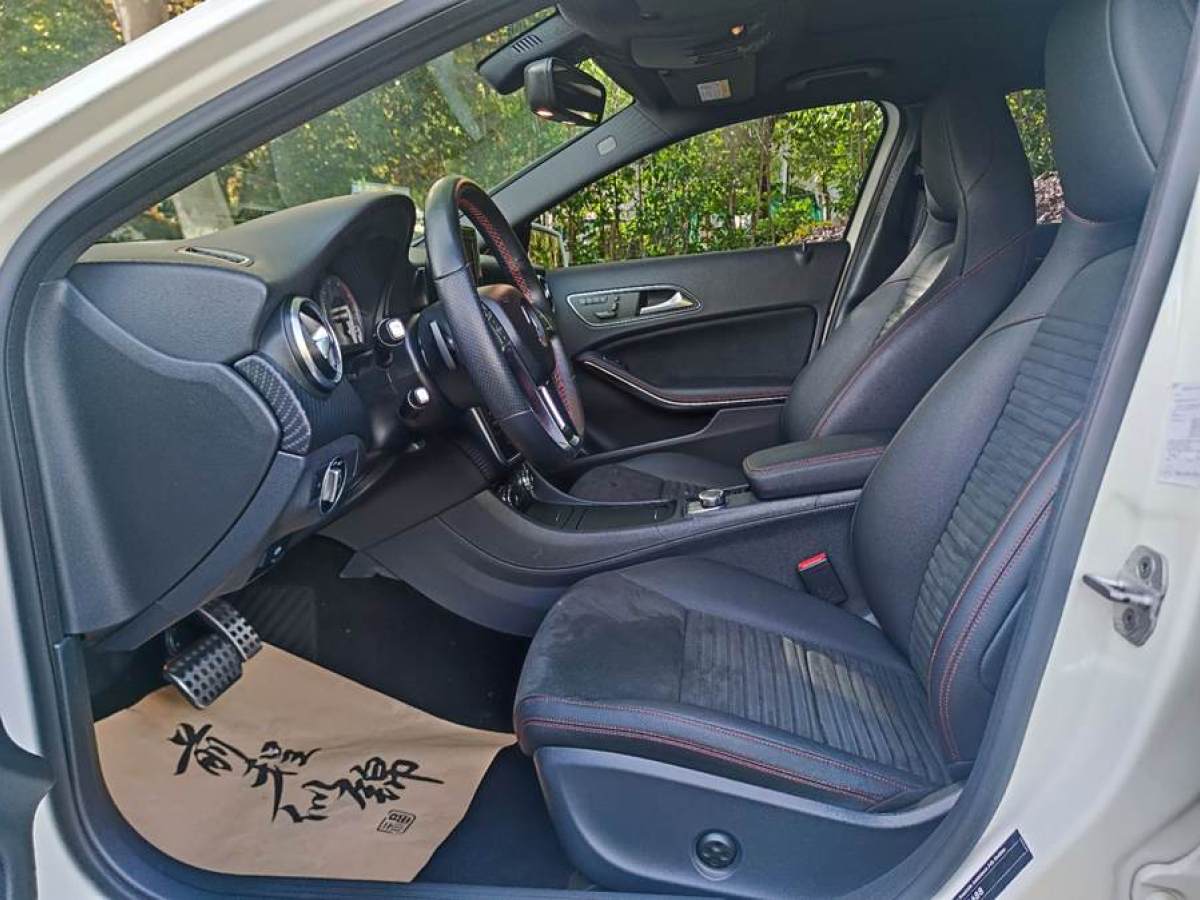 奔驰 奔驰A级  2015款 A 200 运动型图片