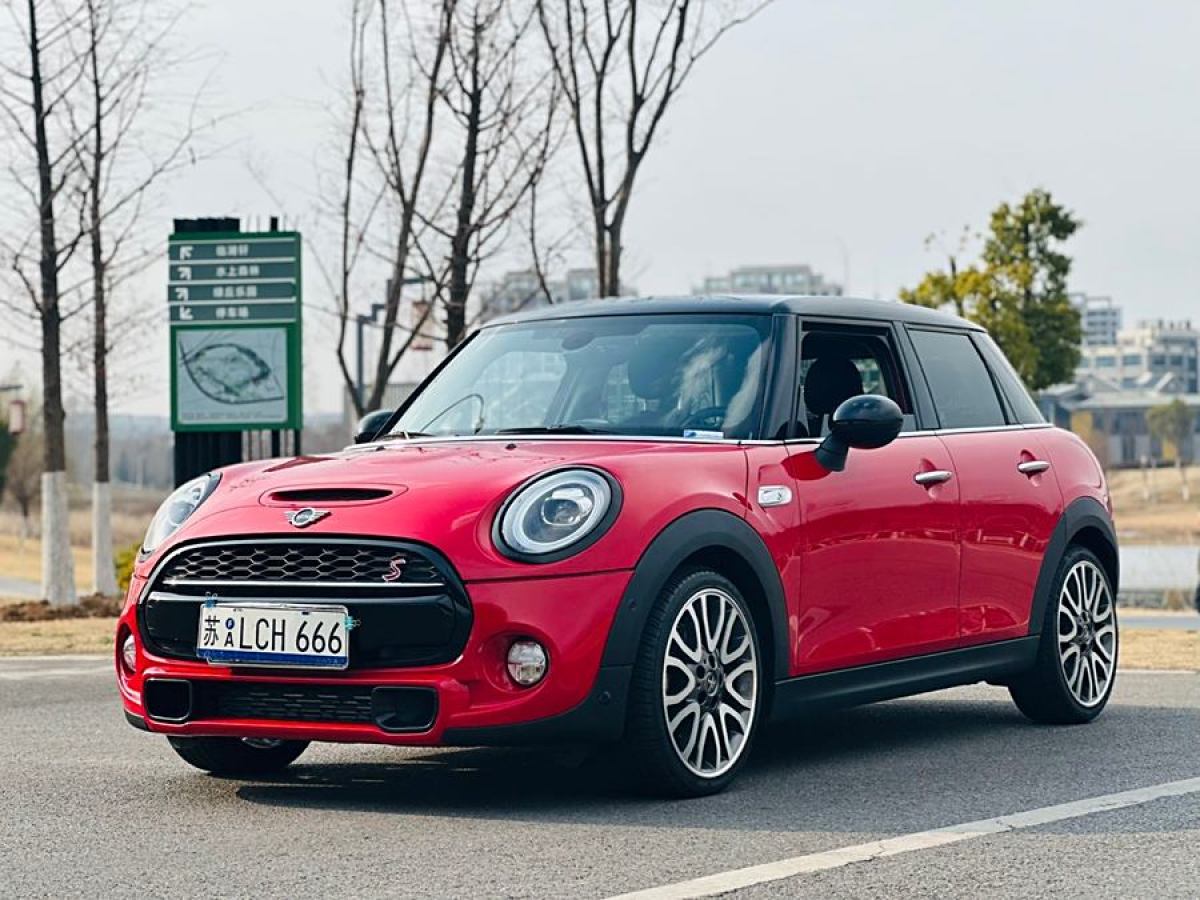 2018年9月MINI MINI  2019款 2.0T COOPER S 藝術(shù)家 五門版