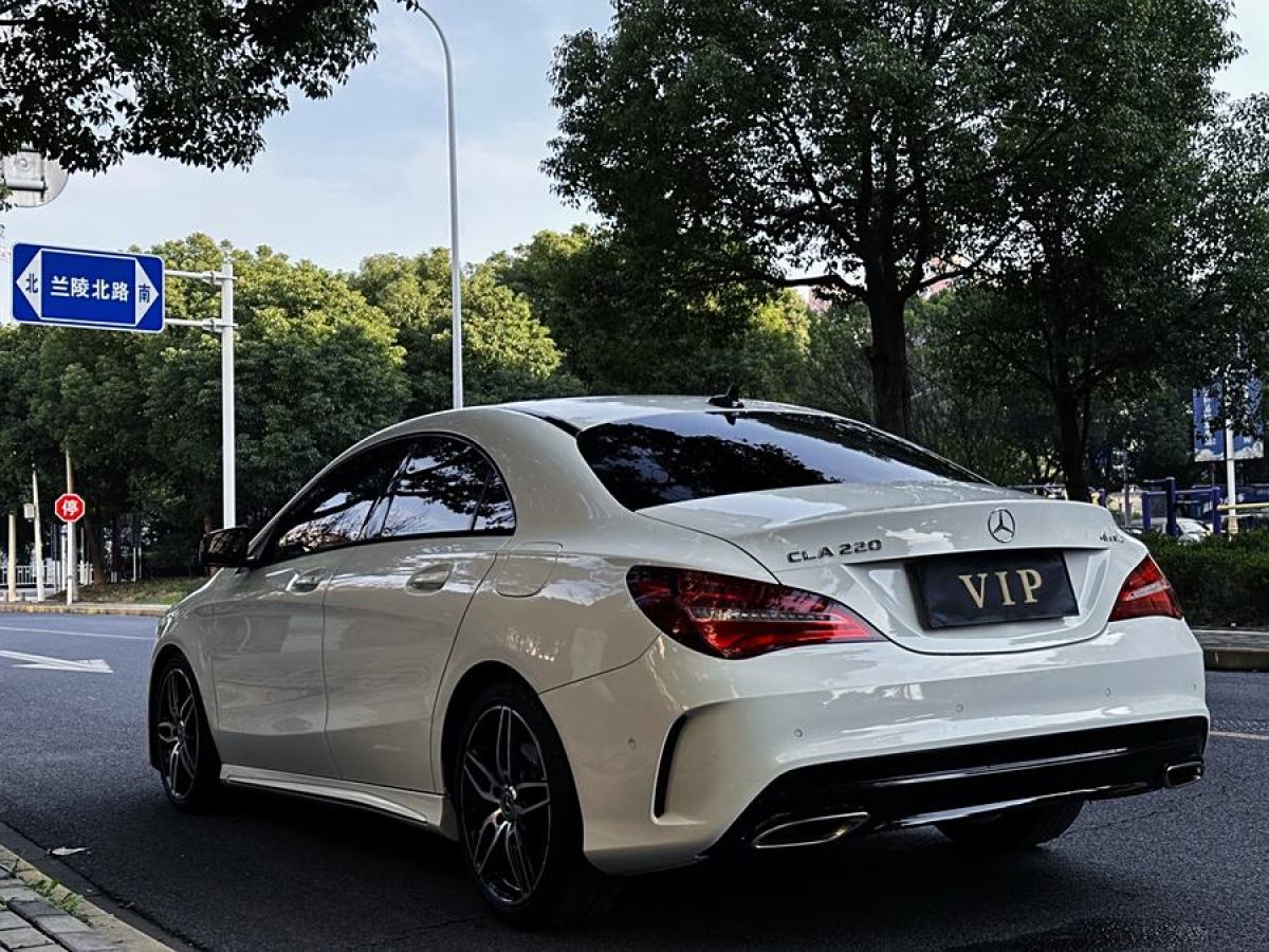 2018年1月奔馳 奔馳CLA級(jí)  2017款 CLA 220 4MATIC 極地限量版