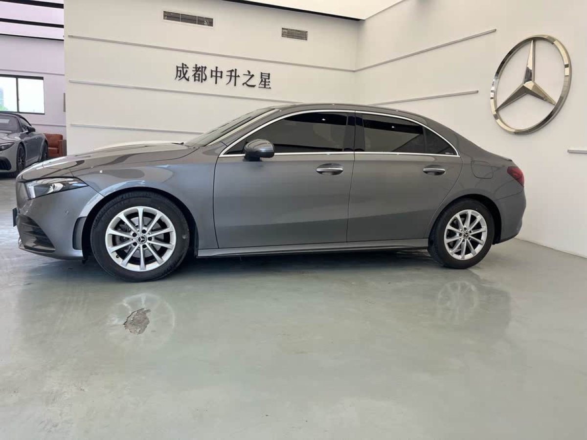 奔馳 奔馳A級  2020款 改款 A 200 L 運動轎車時尚型圖片