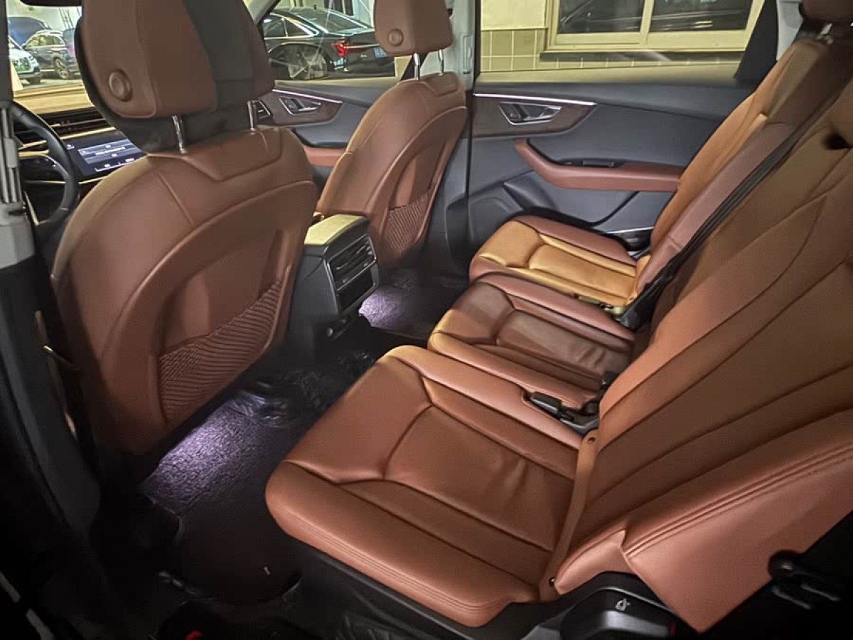奧迪 奧迪Q7  2023款 55 TFSI quattro S line運(yùn)動(dòng)型圖片