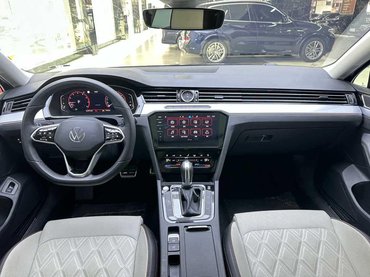 大眾 邁騰  2024款 200萬輛眾享款 330TSI DSG豪華型圖片