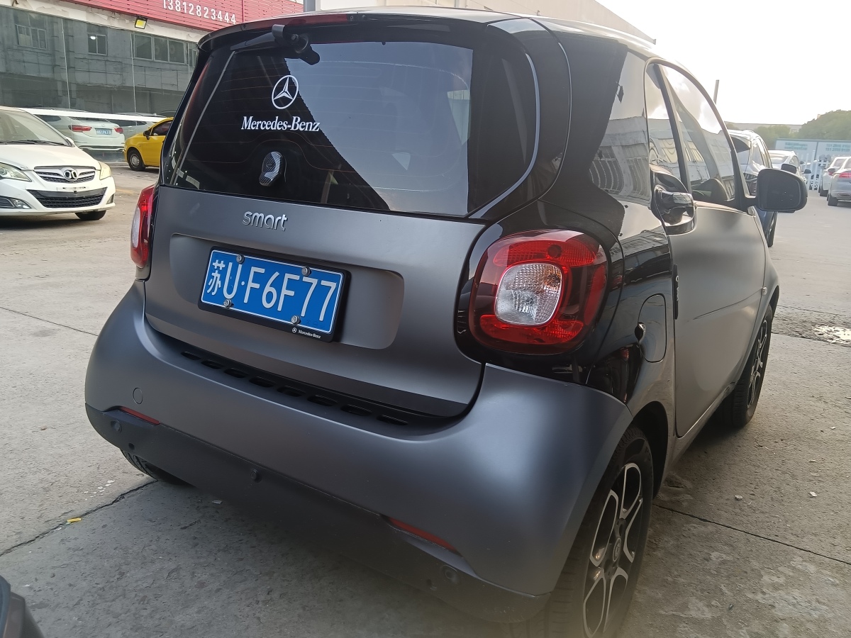 smart fortwo  2019款 0.9T 66千瓦硬頂動(dòng)擎版 國(guó)VI圖片