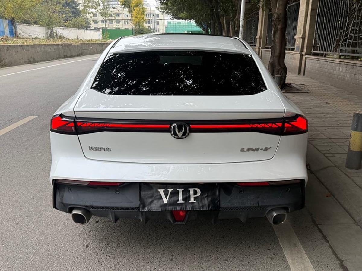 長(zhǎng)安 長(zhǎng)安UNI-V  2022款 1.5T 尊貴型圖片