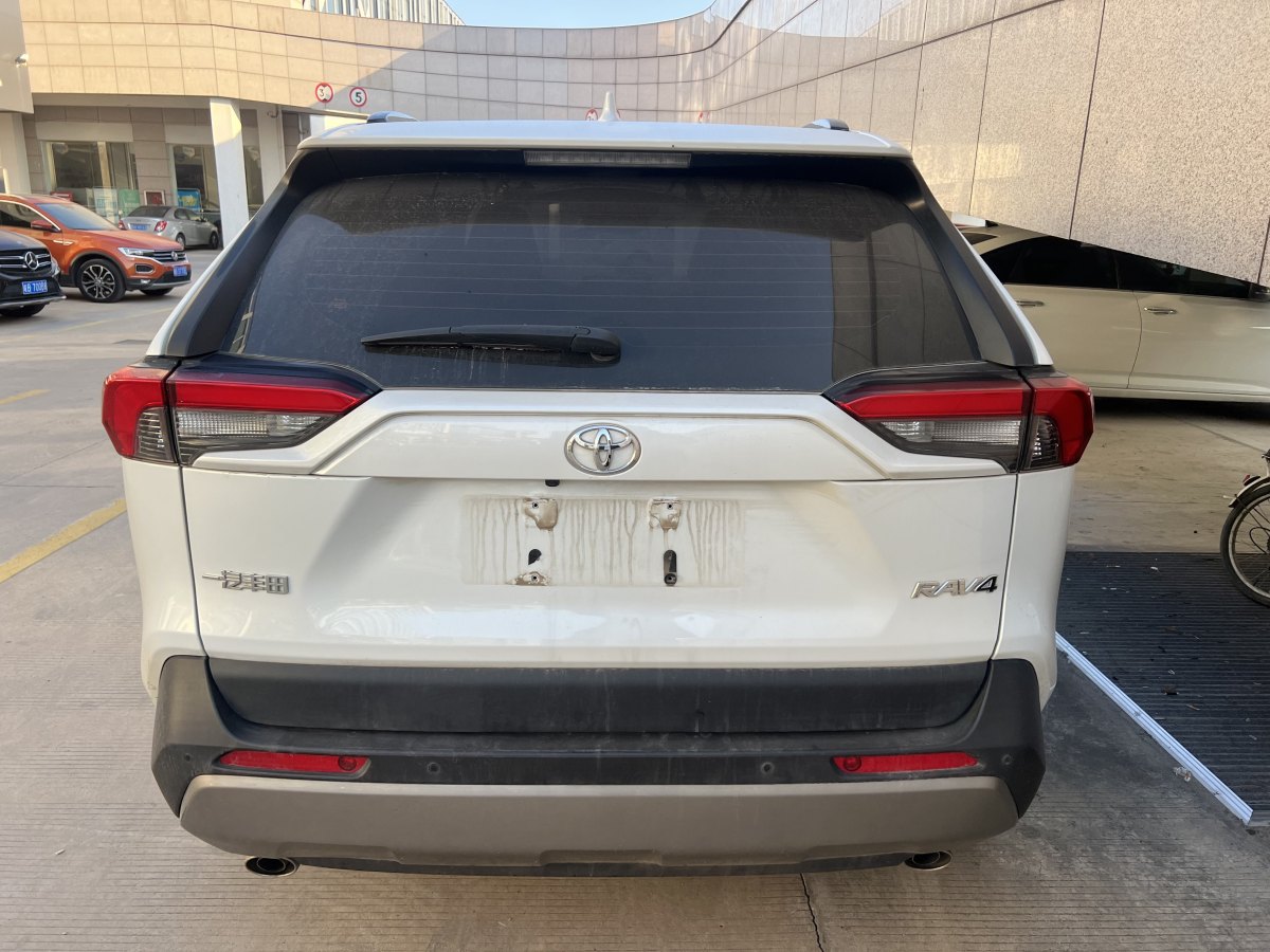 豐田 RAV4  2018款 榮放 2.0L CVT兩驅(qū)風(fēng)尚版圖片