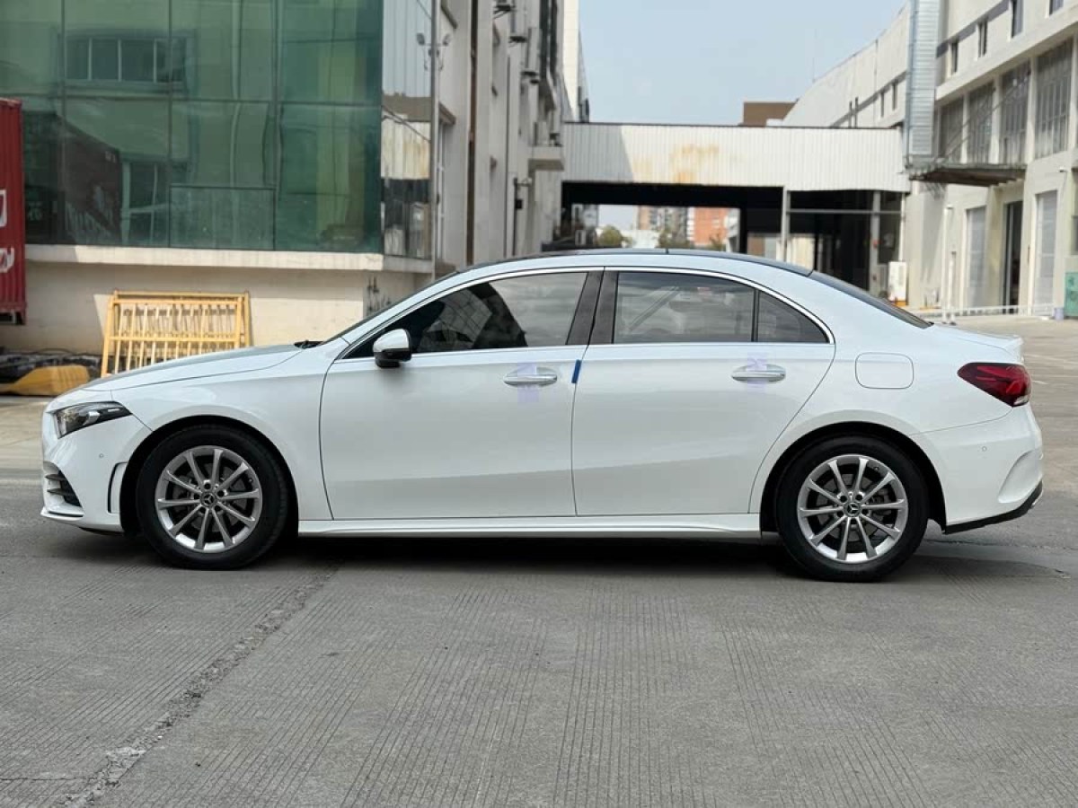 奔馳 奔馳A級  2022款 改款 A 200 L 運(yùn)動轎車時(shí)尚型圖片
