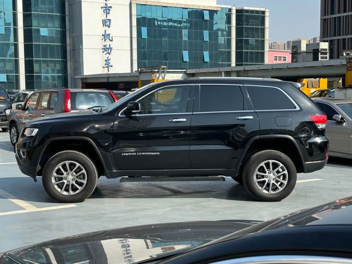 Jeep 大切諾基  2015款 3.6L 精英導(dǎo)航版圖片