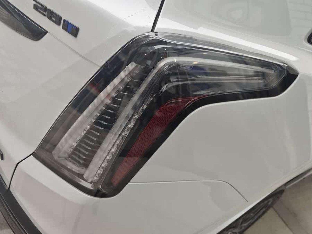 凱迪拉克 XT5  2024款 2.0T 四驅(qū)豪華型（蜂鳥(niǎo)版）圖片