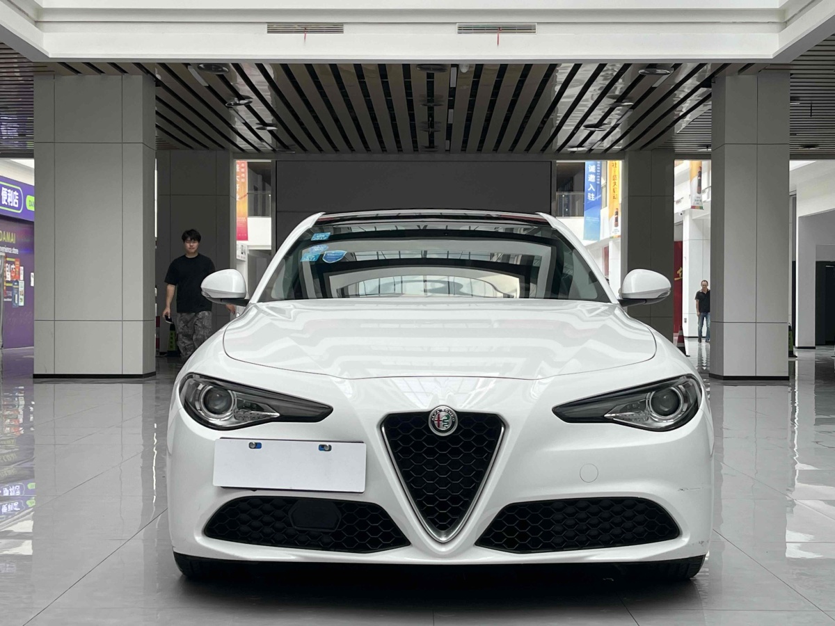 阿尔法·罗密欧 Giulia  2017款 2.0T 280HP 豪华版图片