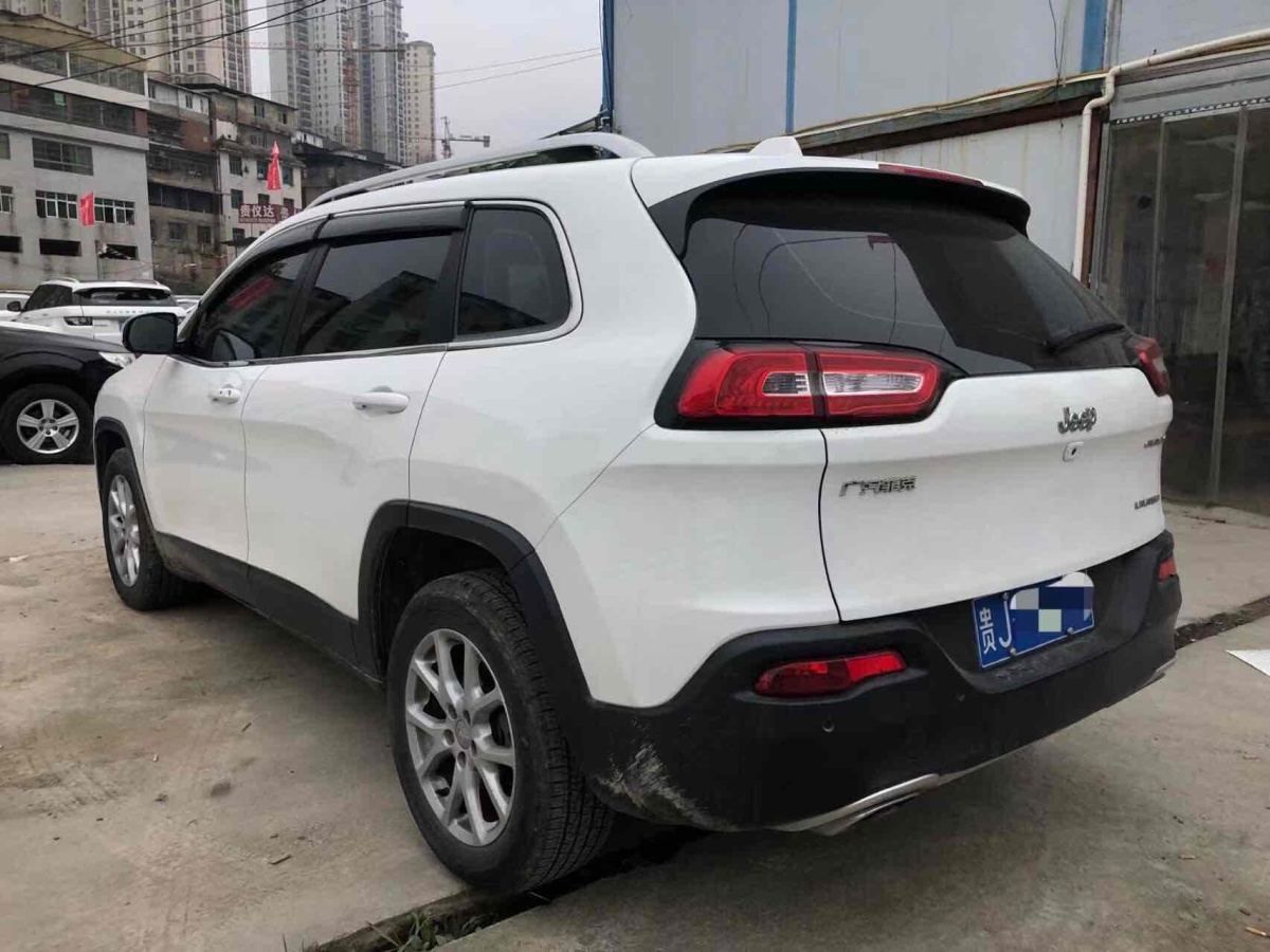 Jeep 自由光  2017款 2.4L 領(lǐng)先智能版圖片