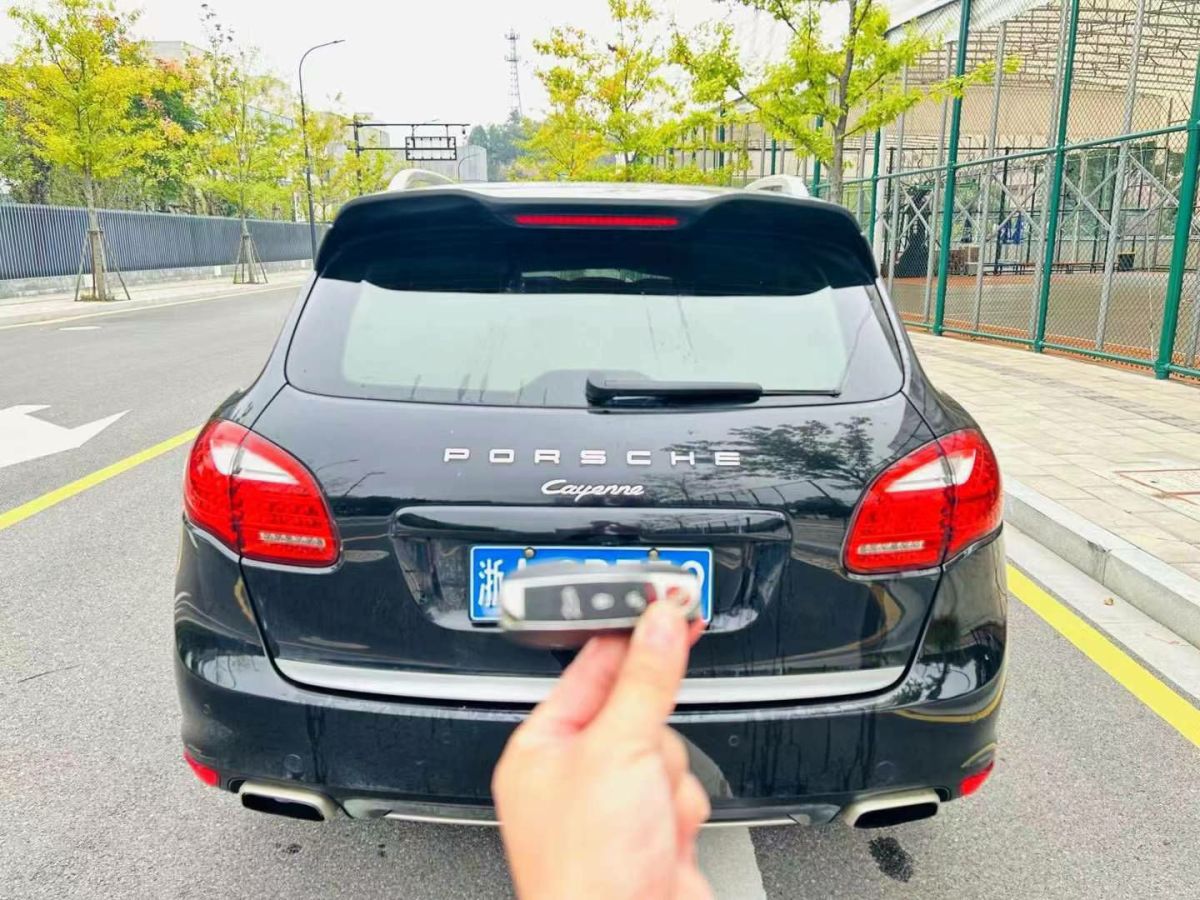 保時(shí)捷 Cayenne  2013款 Cayenne 3.0T 柴油版圖片